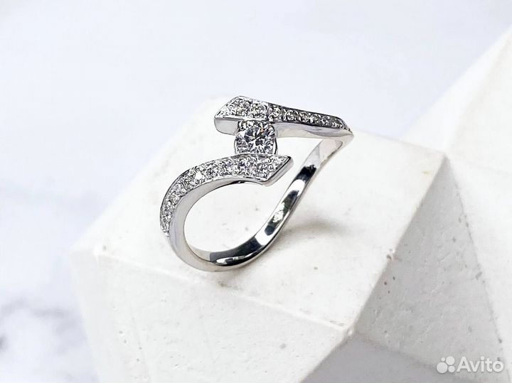 Золотое кольцо с бриллиантами 585 пробы