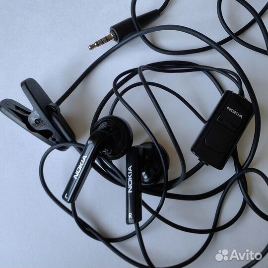 Чёрные проводные наушники Nokia