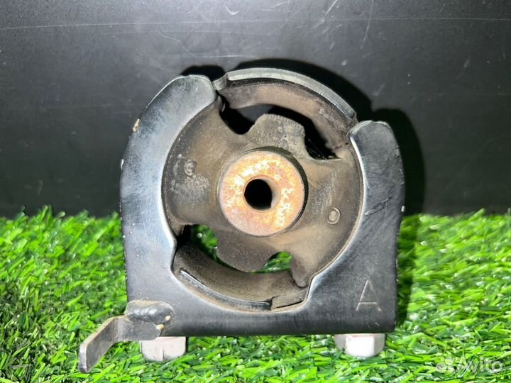 Подушка двигателя передняя Toyota Avensis AZT251