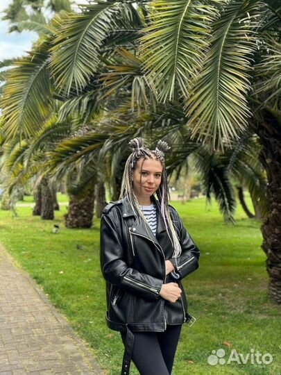 Модель на афрокосы, брейды, афрокудри