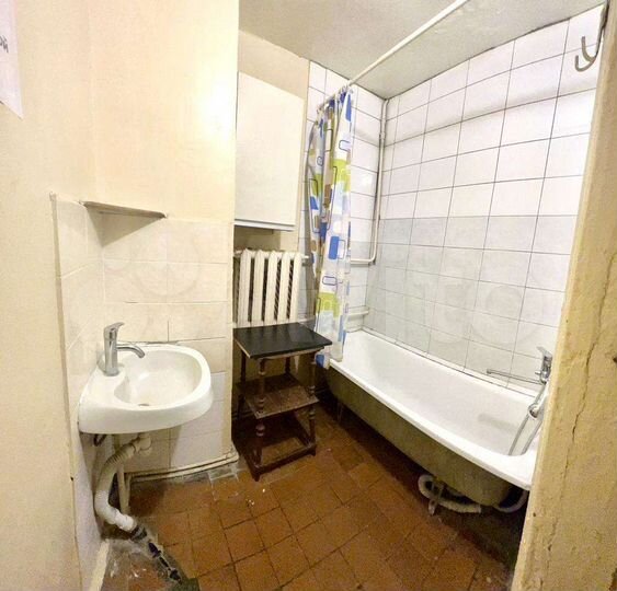 Комната 25 м² в 5-к., 2/4 эт.