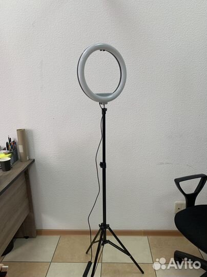 Кольцевая лампа со штативом