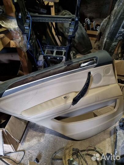 Продам обшивки двери на bmw e70 x5