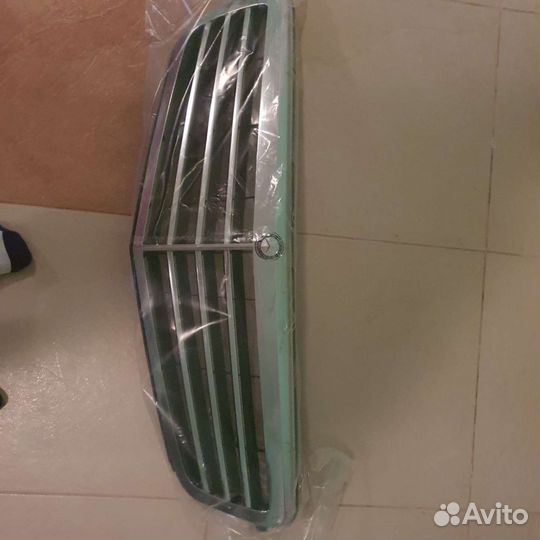 Продам новую решетку радиаторную на мерседес С кла