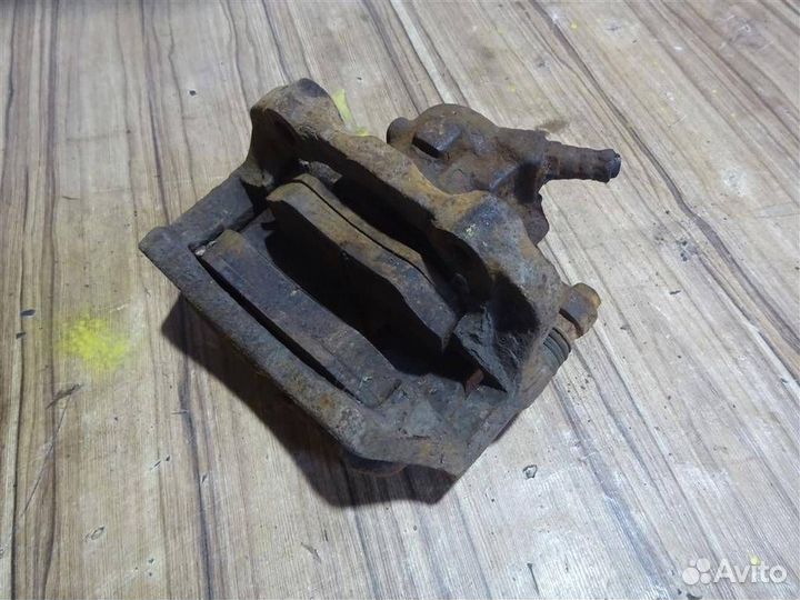 Суппорт передний правый Audi 100/200 44 1983-19