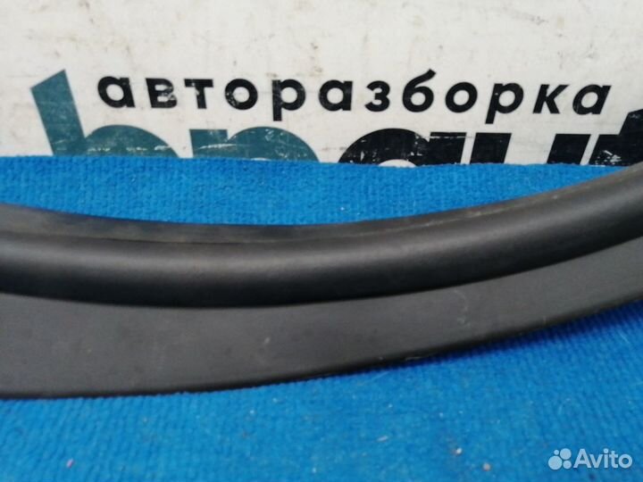 Уплотнитель двери задний левый 67858-48022 Lexus