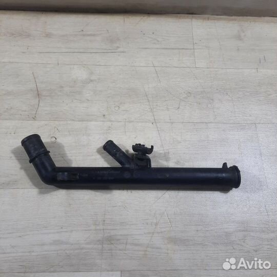 Патрубок системы охлаждения LADA Largus 2014