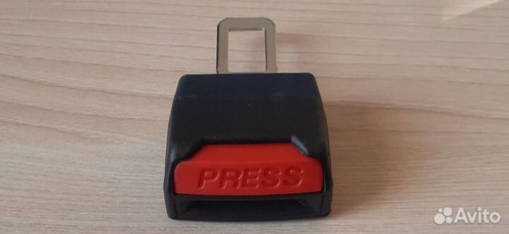 Заглушка на ремень в авто