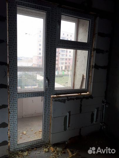 Балконная дверь с окном