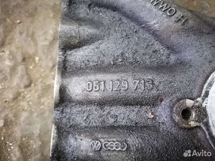 Коллектор впускной Volkswagen Passat b3 1,8