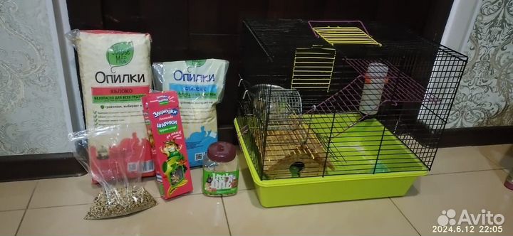 Клетка для грызунов с аксессуарами, опилками, корм