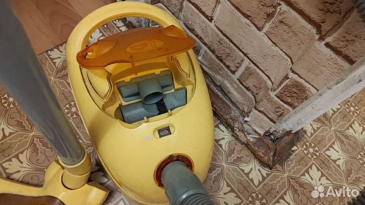 Пылесос Elenberg 1400w