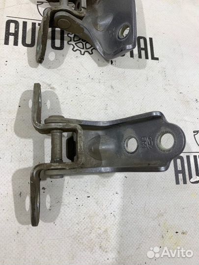 Петли двери задние левые Hyundai Elantra MD G4FG