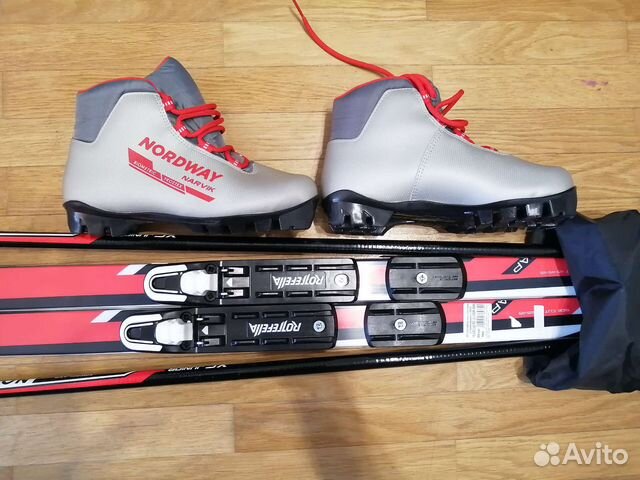 Лыжи беговые с ботинками 36р