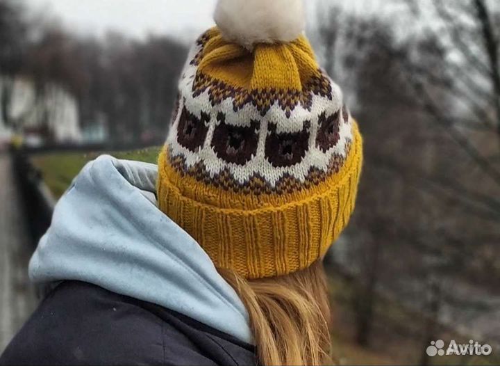 Шапка ручной вязки теплая зимняя