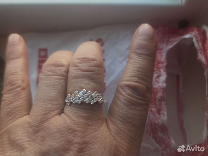 Кольцо золотое новое,585 пробы на пломбе