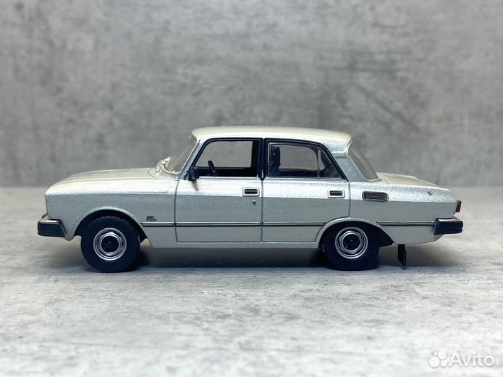 Коллекционная модель Москвич-2140SL 1:43