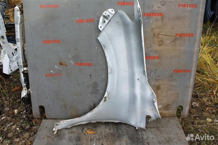 Крыло переднее правое Лексус RX