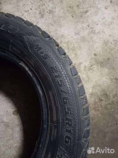 Goodyear UltraGrip 6 215/65 R16