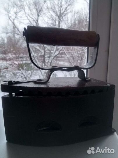 Утюг чугунный