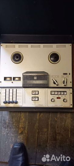 Катушечный магнитофон Комета 212М