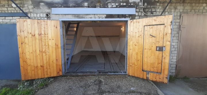 Гараж, > 30 м²