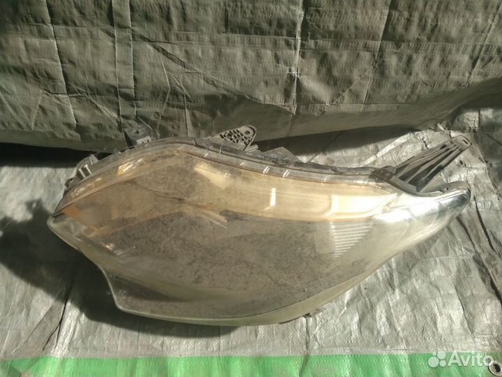 Фара левая Mitsubishi L200 2015