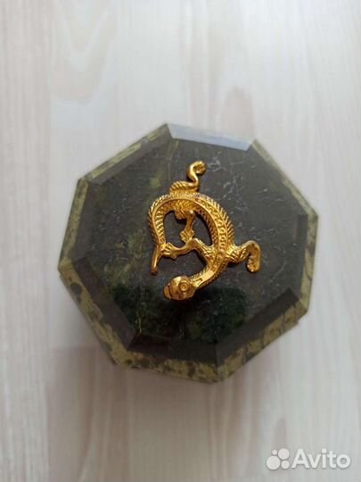 Шкатулка из змеевика