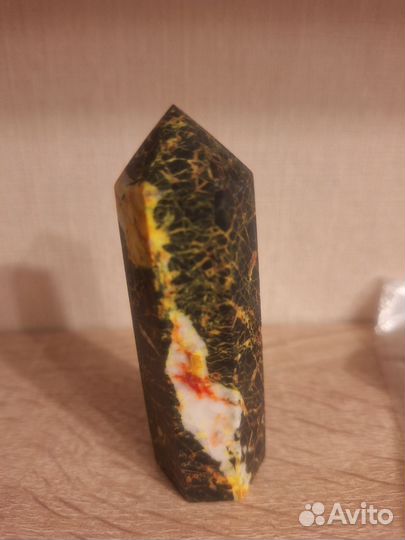 Кристал из пчелиной яшмы