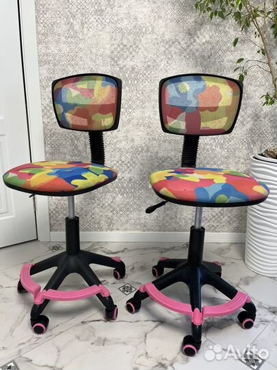 Стулья бюрократ с подставкой для ног