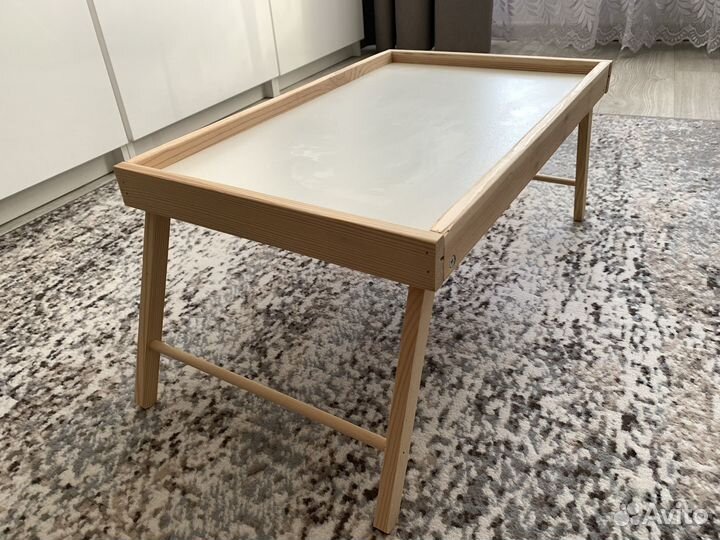 Сервировочный столик