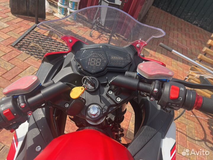 Электромотоцикл Yamaha R3