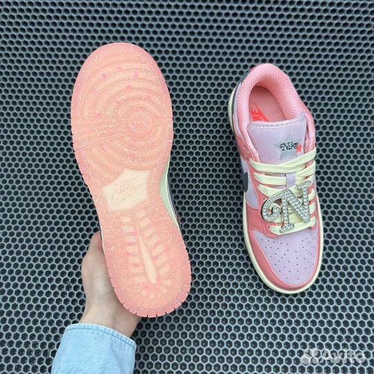 Nike Dunk Low Barbie