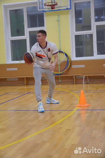 Тренер по баскетболу