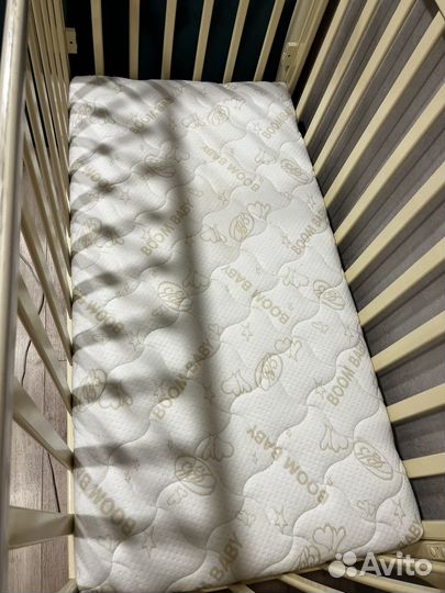 Детская кроватка и пеленальный комод