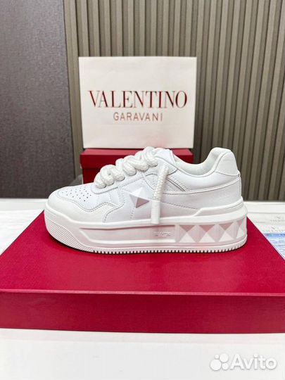 Кроссовки valentino