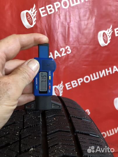 Bridgestone Blizzak VRX2 215/60 R17 98Q