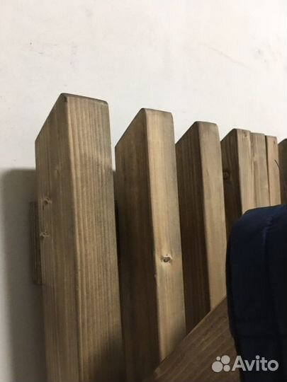 Вешалка пианино настенная с откидными рейками