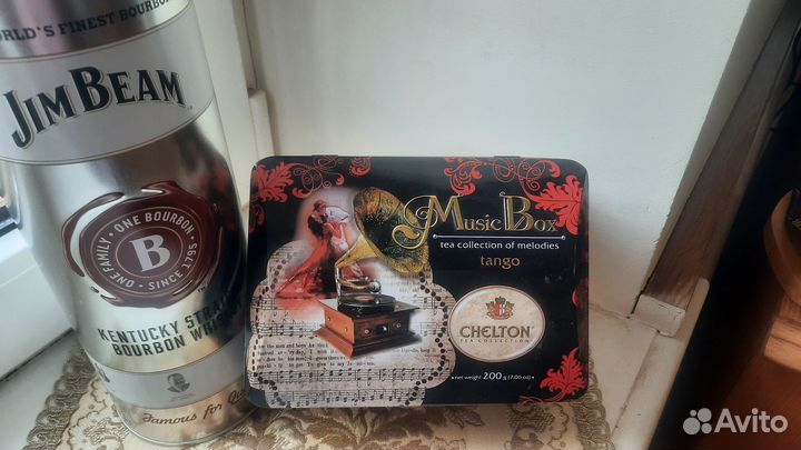 Коробка банка жестяная