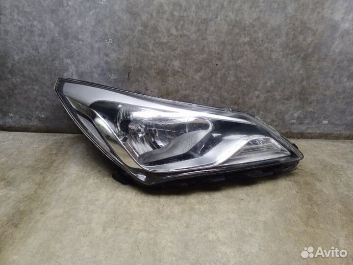 Фара передняя правая Hyundai Solaris 1.6 MT 2014