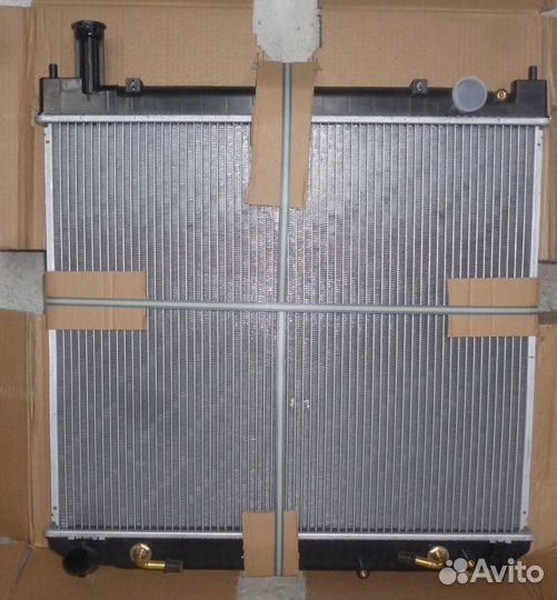 Радиатор охлаждения двигателя Toyota Hiace Granvia