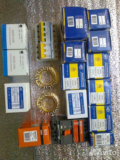 Продаю узо,автоматы,светильники