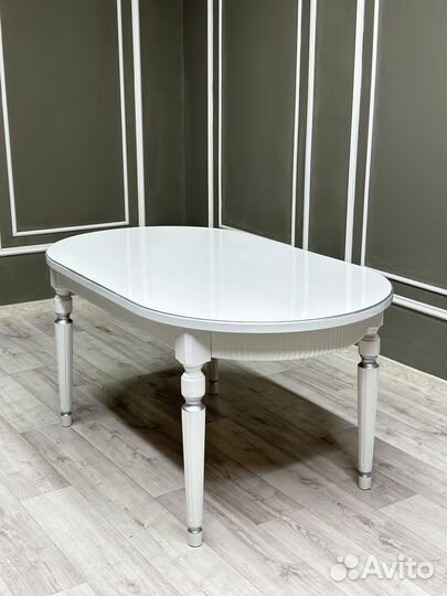 Стол и стулья