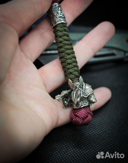 Темляк для ножа из паракорда: 