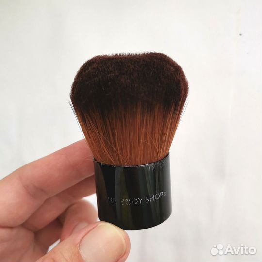 Кисть кабуки The body shop