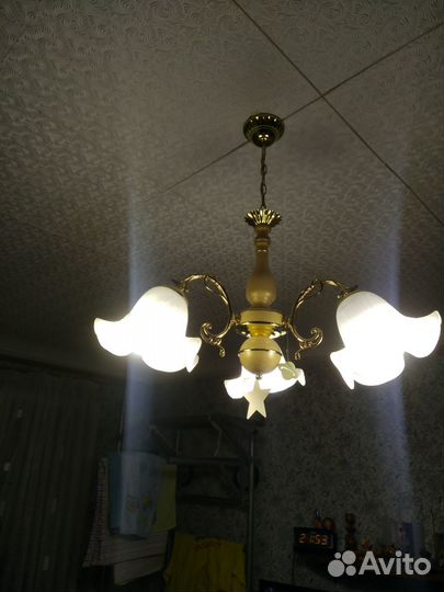 Продам люстру