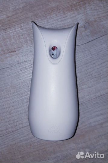 Диспенсер для освежителя воздуха автоматический