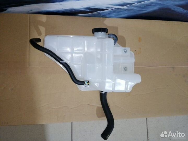 Расширительный бачок Toyota Land Cruiser 200