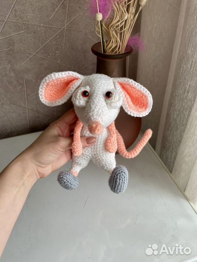 Вязаная игрушка Крыса