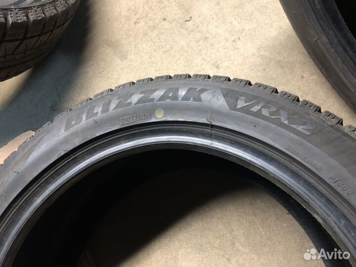 Bridgestone Blizzak VRX2 215/50 R17